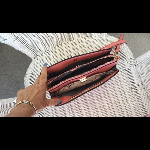 Enzo Angiolini  Coral Crossbody 3 Section Turnlock