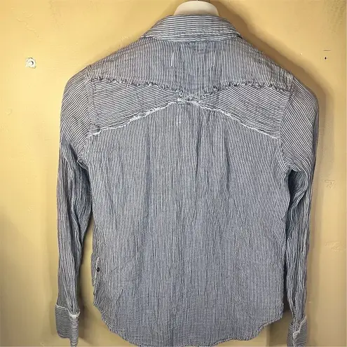 Free People  Women's Striped Snap Close Blouse Denim Blue Long Sleeve‎ Size Small