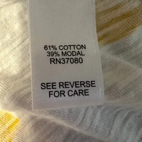 C EST. 1946 Women’s Lemon Print T