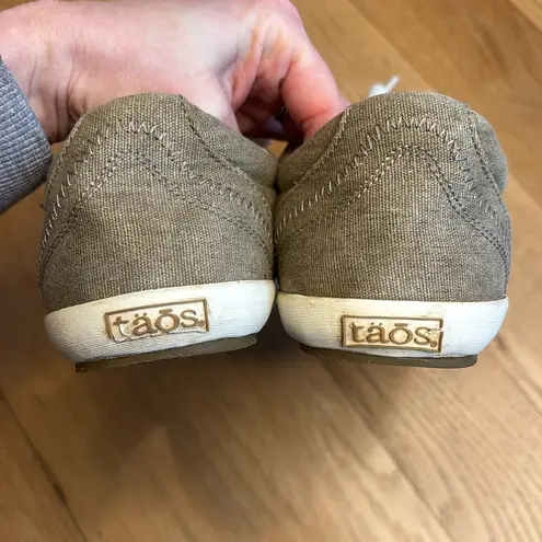 Taos Star Sneakers Khaki Comfort Shoes Size 8 Tan