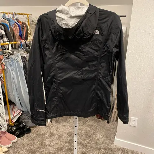 The North Face  Womens Hyvent 2.5L Windbreaker Jacket Black and White