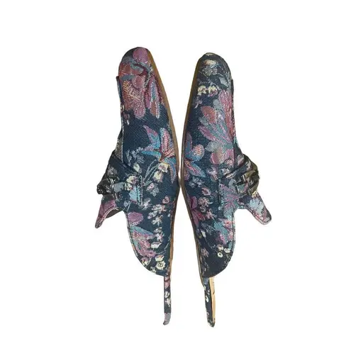 Avanti slip on floral sandals with open back size 9 Blue