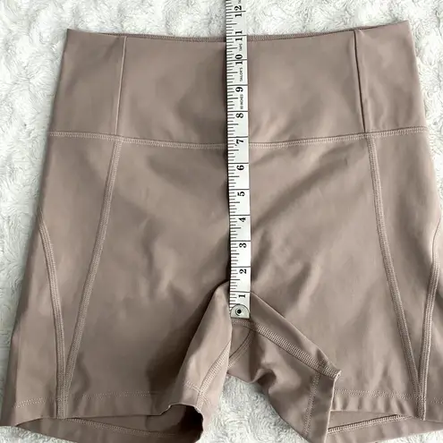 Girlfriend Collective Quartz Taupe Compressive Pocket Athletic Run Shorts L