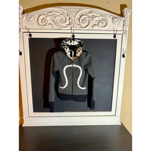 Lululemon  Scuba Hoodie *Stretch (Lined
Hood)
Parallel Stripe Black