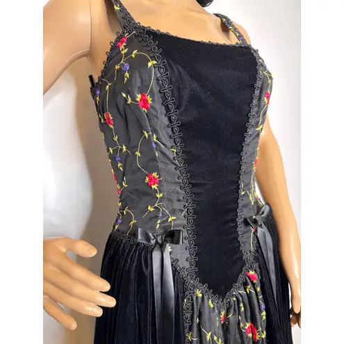 Late 80s Jeannie Nitro Gothic black velvet silk floral embroidered corset gown s