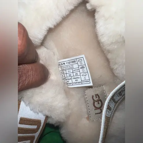 UGG New Fluffy Sandals in Cream and Tan size 8