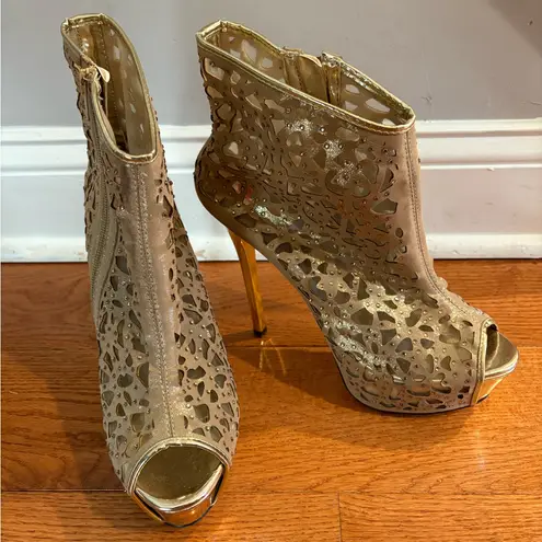 Two Lips Gold Metallic Laser Cut Stiletto Heels Size 8.5 Y2K Club Party Shoes