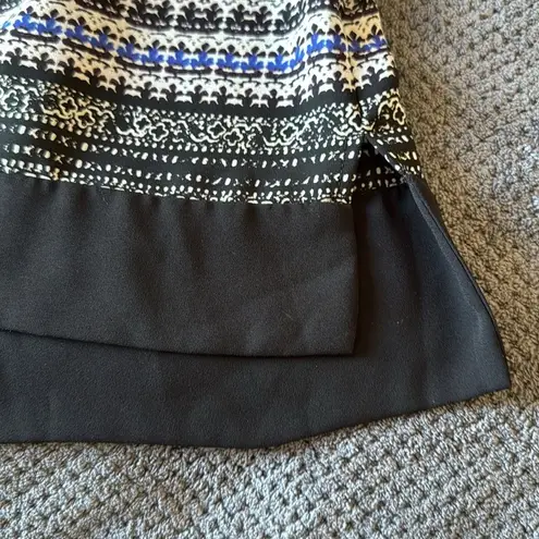 NYDJ Blue Black White Boho Mixed Print V-Neck Blouse Top Size Small