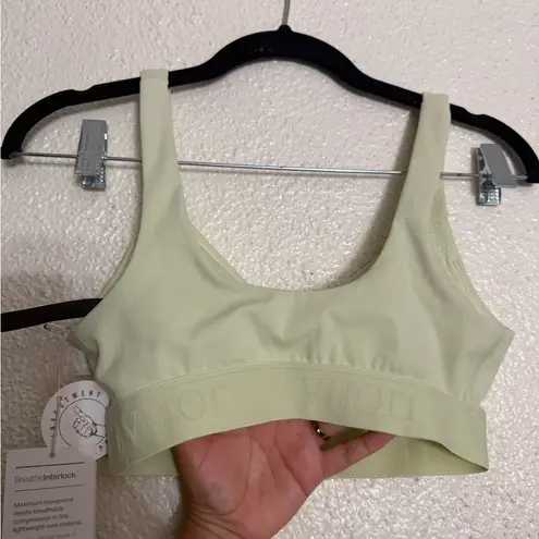 Vuori Elevate Daily sports Bra lemon grass color size XS NWT