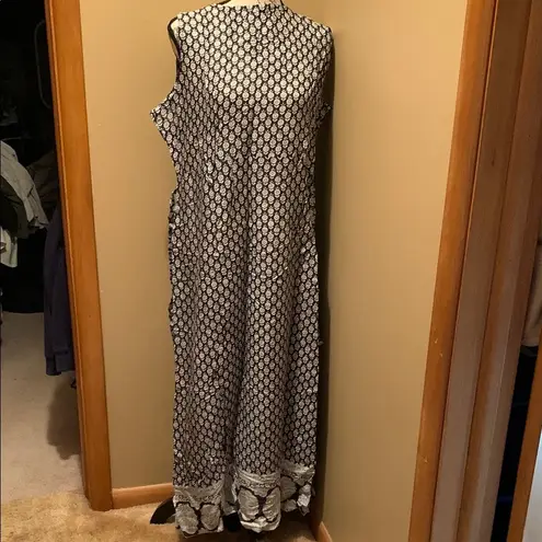 S.R. Fashions Black and White v-neck, sleeveless Patterned Dress sz XL