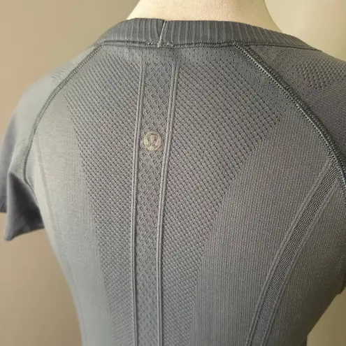 Lululemon  blue Swiftly Tech short sleeve tee size 6