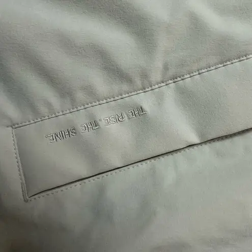 Vuori Sky Puffer Jacket Size Large NWT in Milkweed