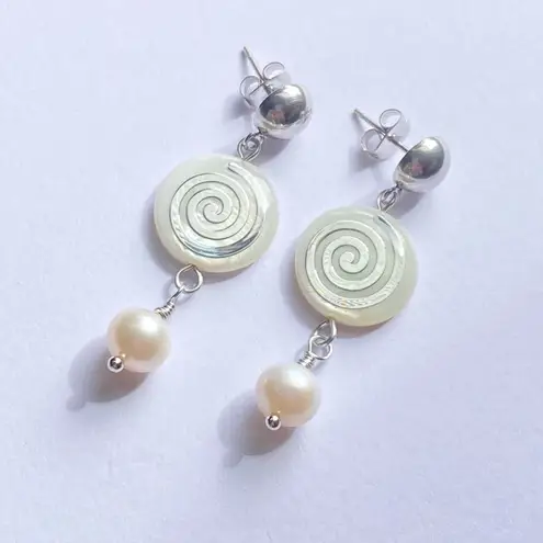 Handmade boho vintage grunge funky whimsical style quality freshwater pearls & unique swirl shell beads earrings🌀⭐️