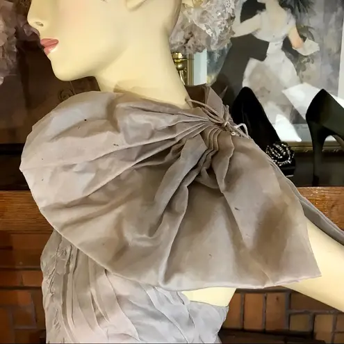 BY MALENE BIRGER TAUPE SILK RUFFLE DRESS WITH ONE SHOULDER BOW ACCENT (S) Tan