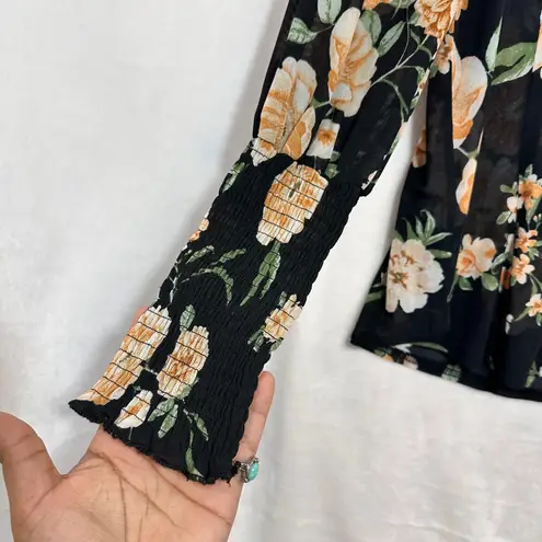 Ember Floral Ruffle Top Long Sleeve Buttoned Women's Medium V