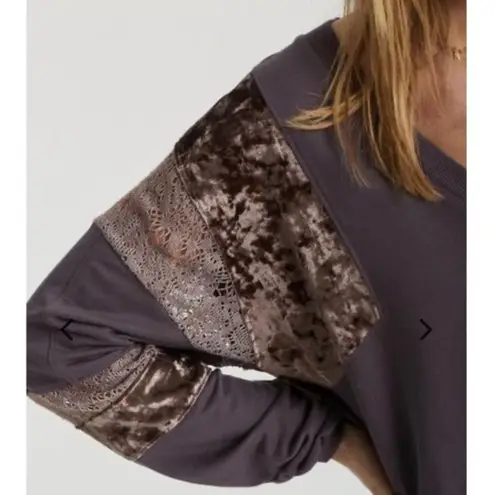 Blu Clover Sweatshirt Velvet & Lace Detail V