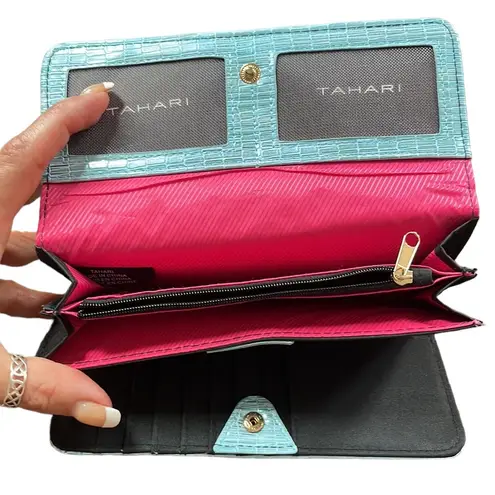Tahari trifold wallet