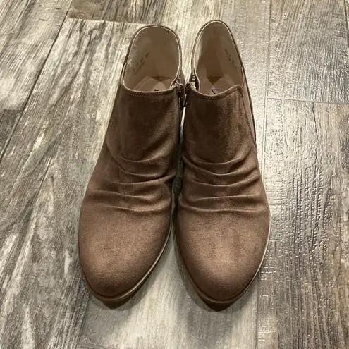 Life Stride Women's Suede Brown Booties Size 9 1/2 Wide