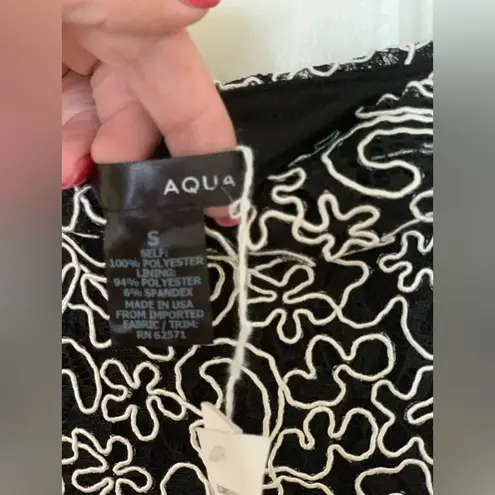AQUA  Monochrome Floral Pencil Skirt.  Size-Small