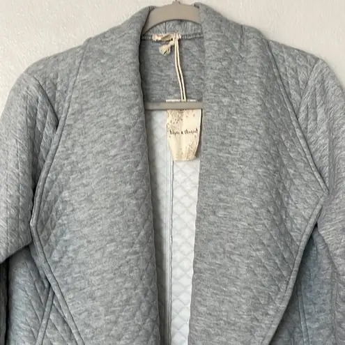 Hem & Thread NWT Quilted Gray Wrap Front Jacket/Sweater Pockets Size Medium