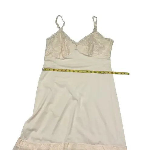 Vintage Unbranded Femine Chemise / Slip Dress Pale Pink / Peach Size L Size M