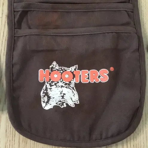 Hooters Bin 32 #16 Girl Worn Vintage Uniform Money Pouch Brown & “Erin” Name Tag