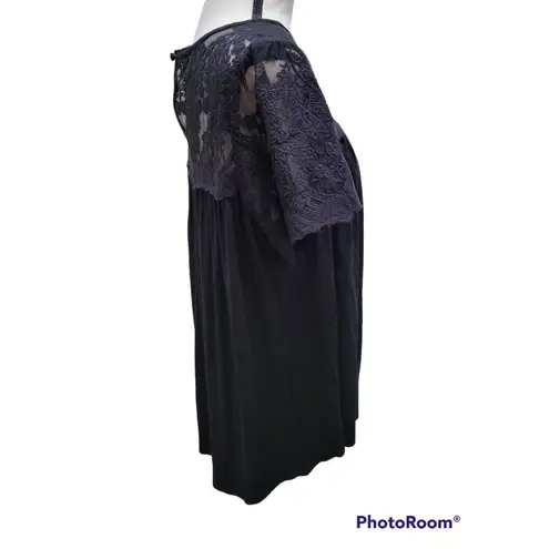 Allie Rose Size Medium Black Lace Top