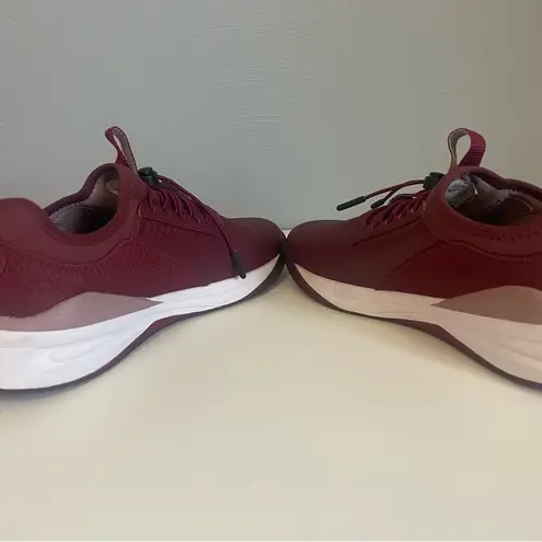 Clove Classic Limited Edition Royal Maroon nursing shoes Red Size 9