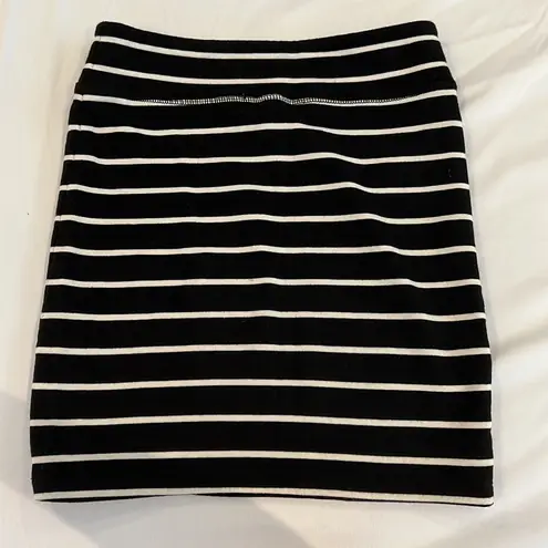Women size XS Xsmall black and white Tube striped skirt stretch spandex elastic