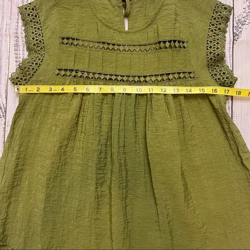 Ro & De  Olive Green Lace Detail Babydoll Blouse. Size Small.