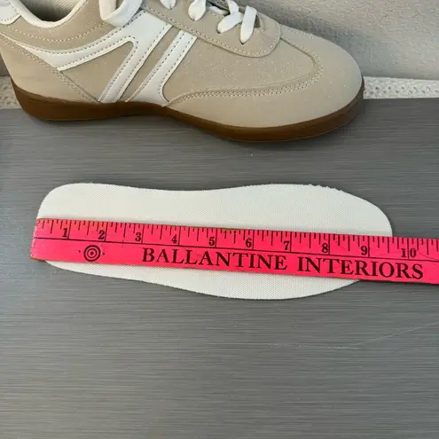 New. Classic Beige and White Women’s Sneakers Tan Size 8