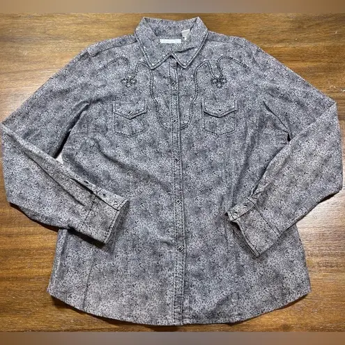 Adiktd Women’s Grey Paisley Pearl Snap Western Size L Rhinestone Embroidered Top Size L