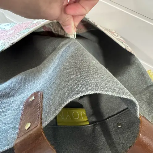 JOYN Cream and Grey Tote Bag with Garden Design. Gray