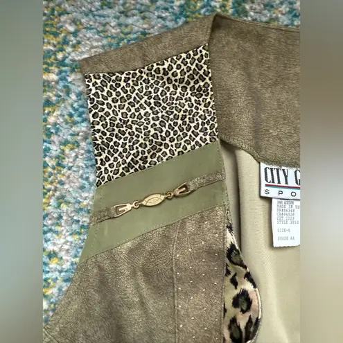 Vintage City Girl Sport faux suede animal print vest, size 8 Green