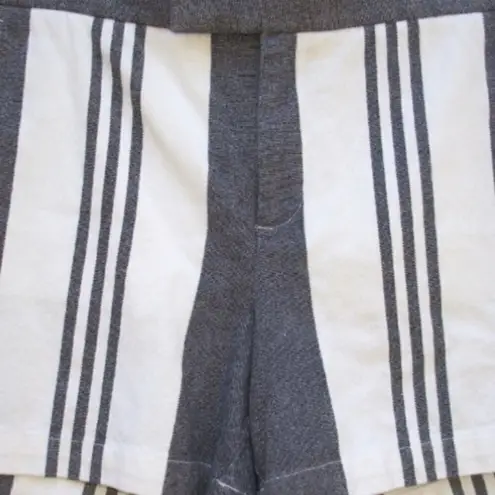 Vince NWOT  Gray White Shorts
