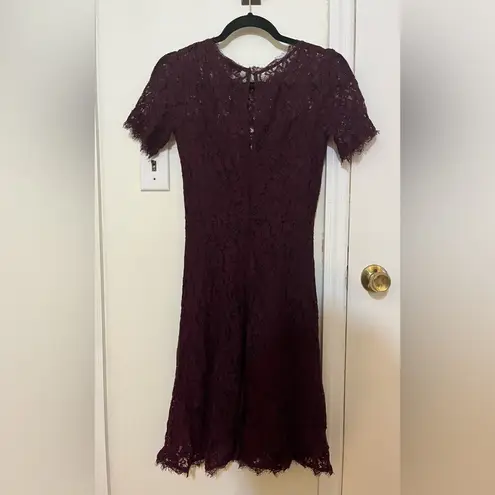 Aritzia Babaton Size 0 Wine Red Lace Short Sleeve Dress