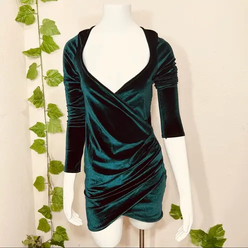 Pretty Little Thing  Emerald Velvet Green Dress New