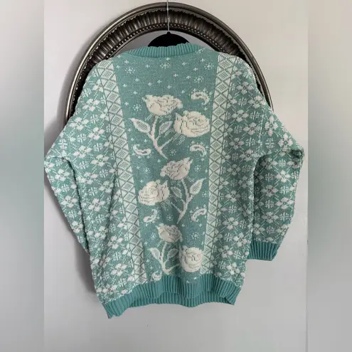 Vintage Private Eyes Women's Floral Crew Neck Sweater