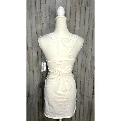 NWT Women's Geometric Cut