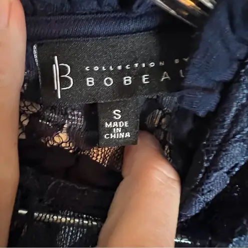 Bobeau  Lace Rayon Blouse, Size Small.‎ Very Intricate. Excellent Condition.
