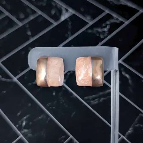 Vintage Clip On Earrings Swirly Light Peach Tones & Metallic Square