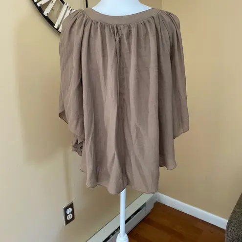 Body Central Batwing Sleeve Top Size Small