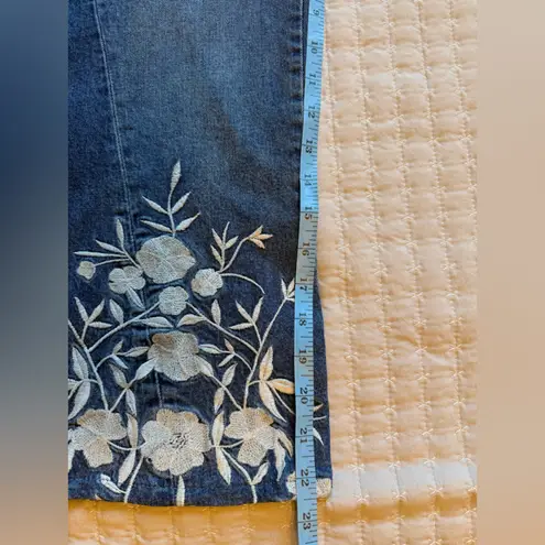 Anthropologie  Pilcro Floral Embroidered High Rise Flare Cropped‎ Jeans