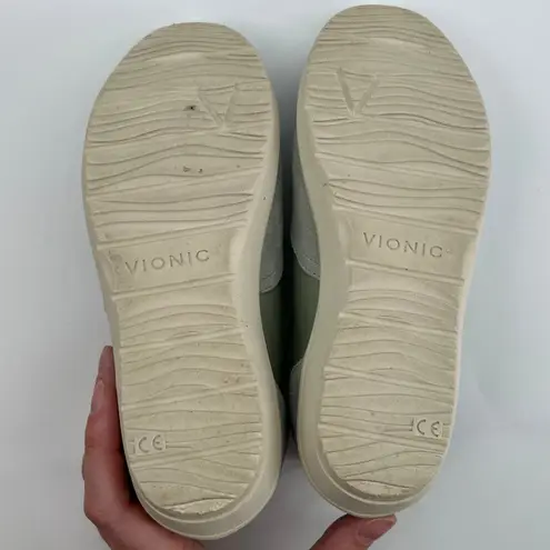 Vionic Women 5 Karigan Casual Comfort Lace-Up Slip On Sneaker Sage Leather Suede