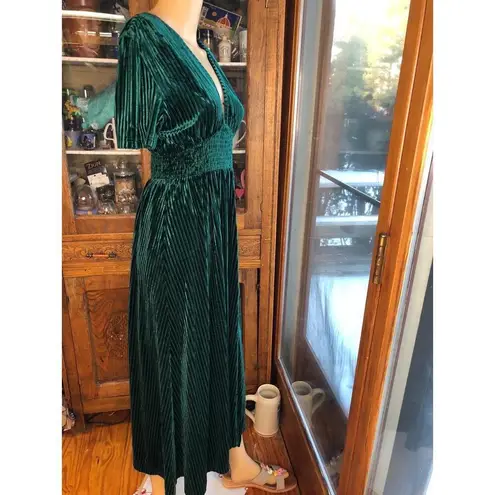 NWT Maxigerui Greenvelvet smock waist V