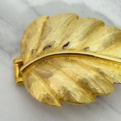 Mimi Di N Vintage 1991 Gold Tone Leaf Belt Buckle Piece