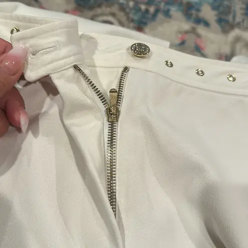 St. John Sport High Rise Flare White Stretch Goldtone Zippered Pocket Jean Pants Size 12