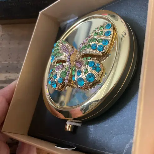 NWT MONET GOLD COMPACT WITH JEWELED BUTTERFLY