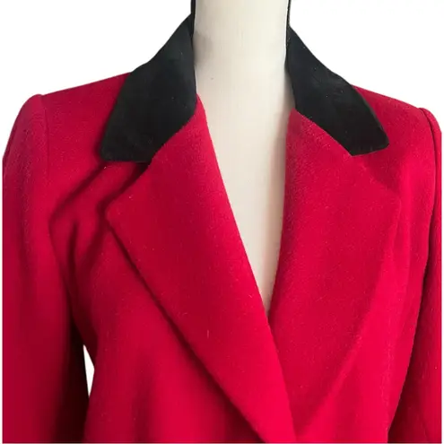 VTG. MDP Mario De Pinto Red 100% Wool with Black Velevt Collar. SZ.L. Size L