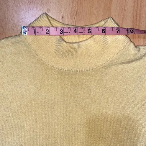 Bee You! Vintage Unique Short Sleeved Turtle Neck Bee Sweater Yellow Size M